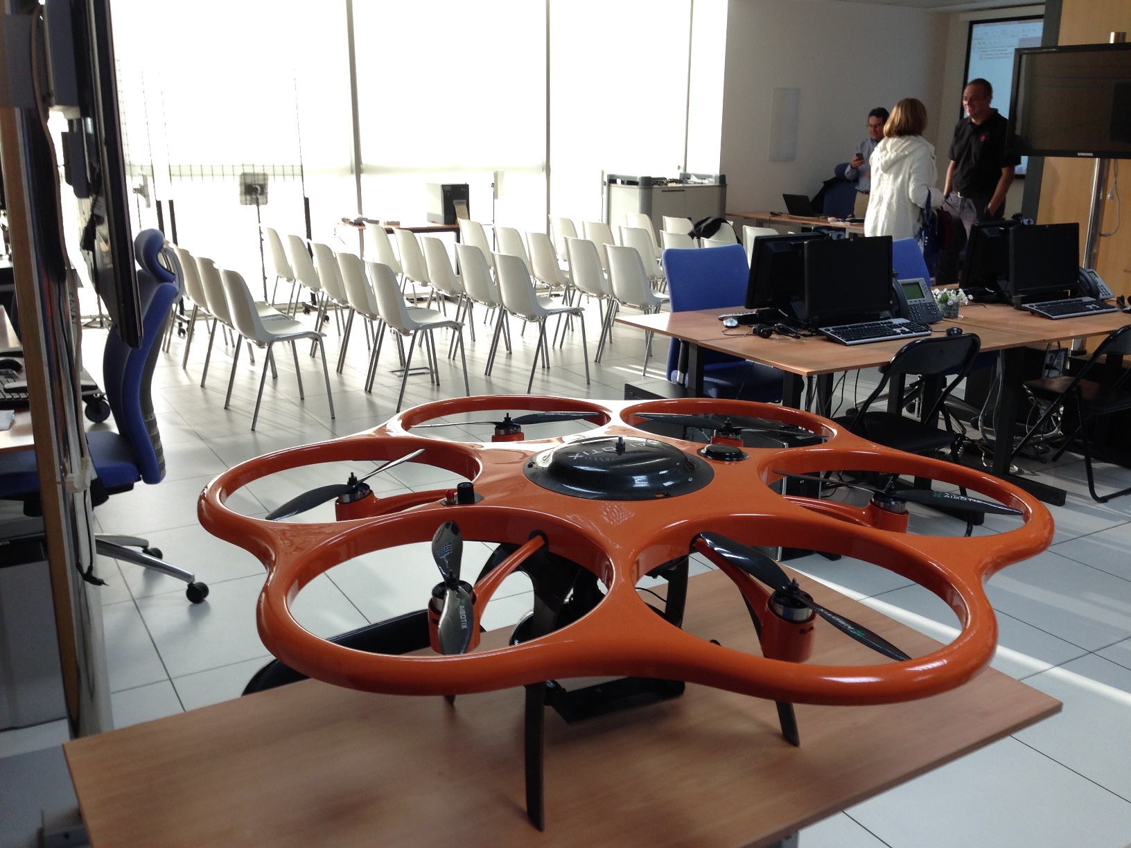 El Centro Demostrador TIC Agroalimentario acoge la presentaci&oacute;n del dron Aibotix